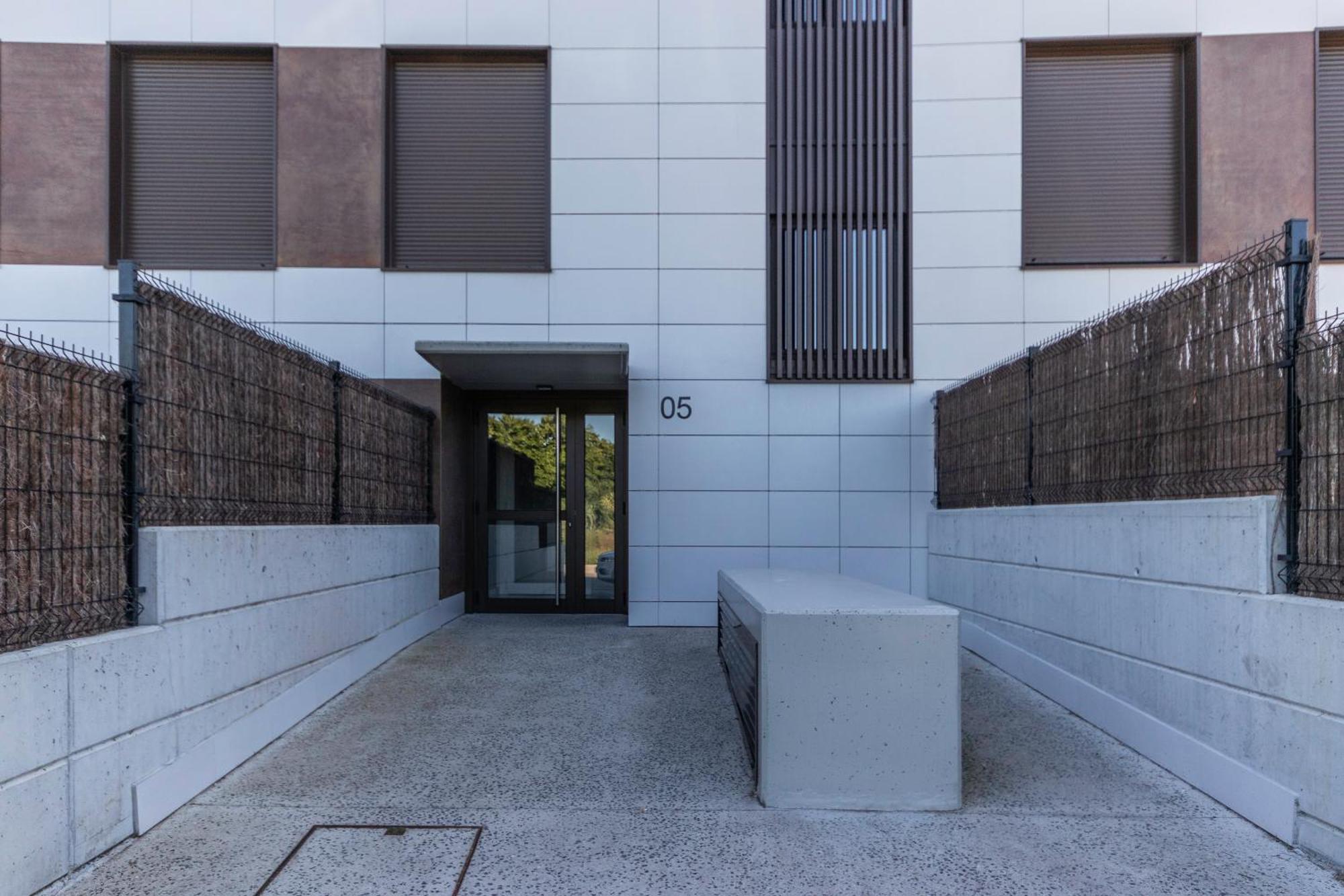 Akomodat En Precioso Y Moderno Con Jardin Y Parking 格乔 外观 照片