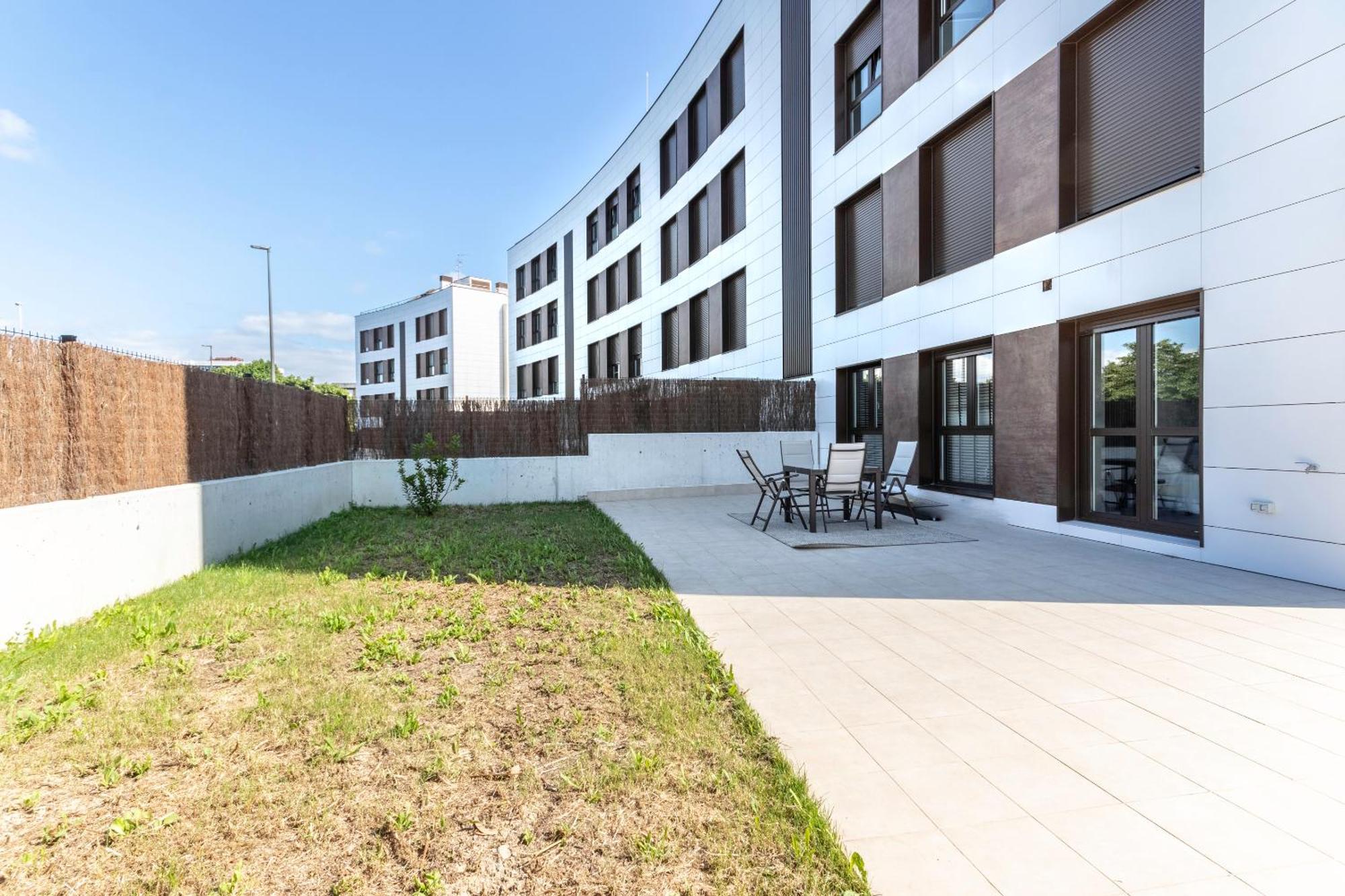 Akomodat En Precioso Y Moderno Con Jardin Y Parking 格乔 外观 照片