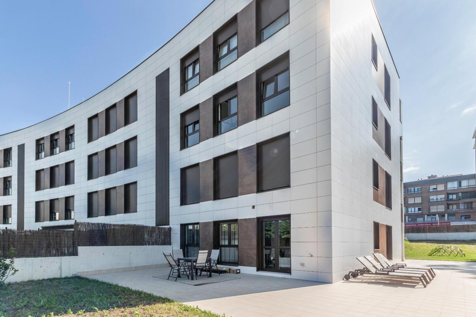 Akomodat En Precioso Y Moderno Con Jardin Y Parking 格乔 外观 照片