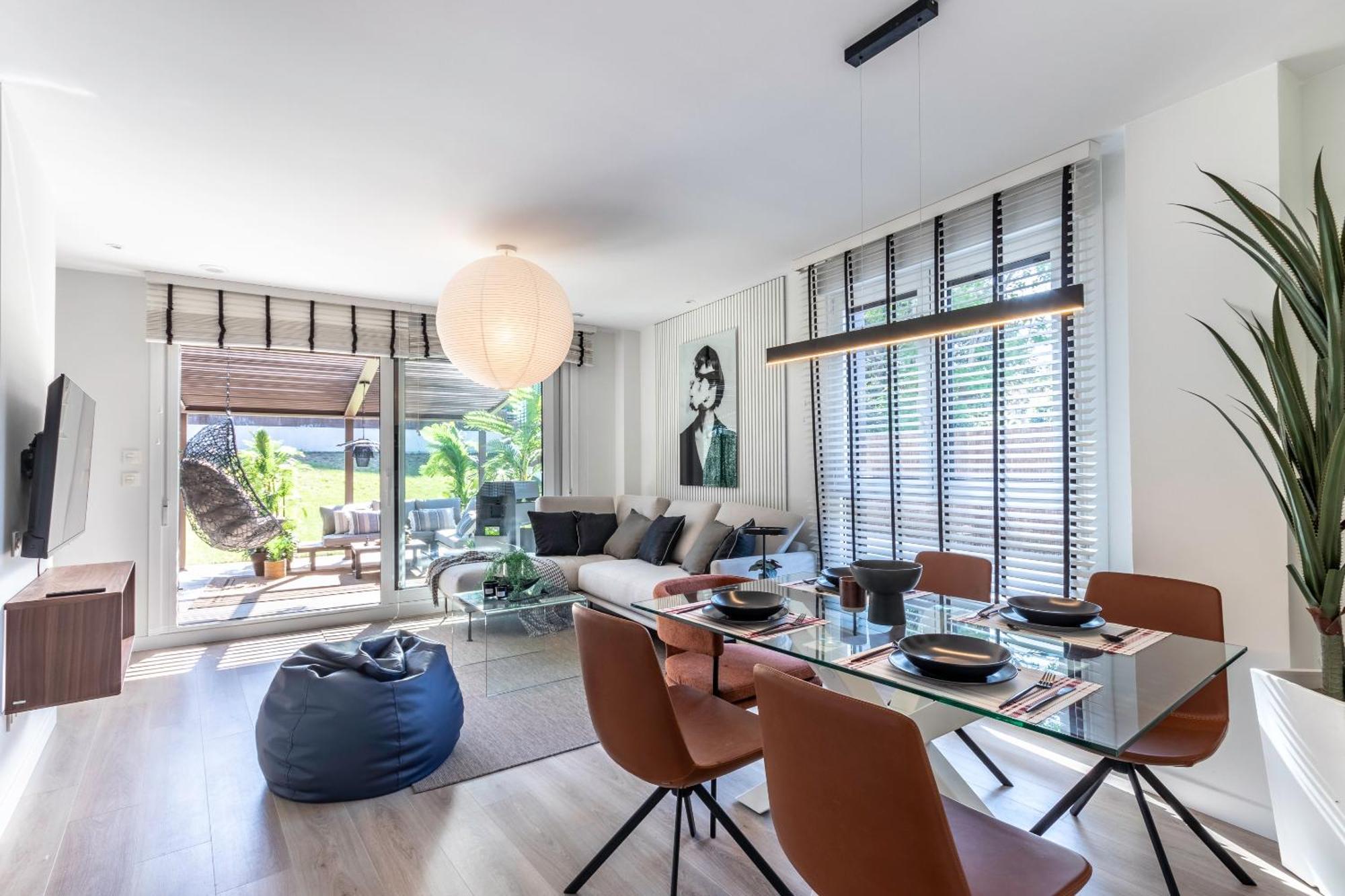 Akomodat En Precioso Y Moderno Con Jardin Y Parking 格乔 外观 照片